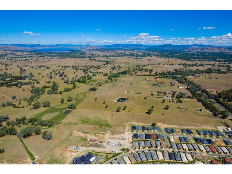 64 Table Top Road, Thurgoona NSW 2640