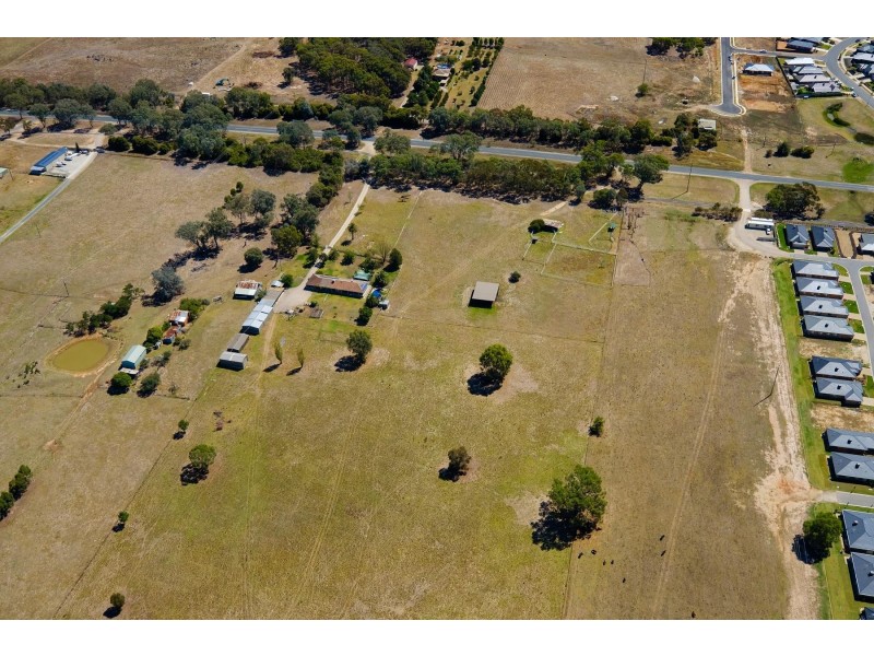 64 Table Top Road, Thurgoona NSW 2640