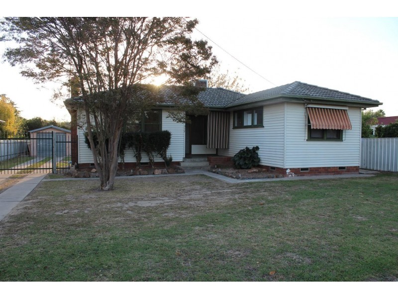 317 Wahroonga Road, Lavington NSW 2641