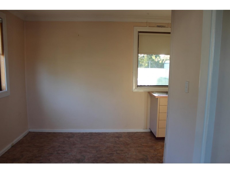 317 Wahroonga Road, Lavington NSW 2641