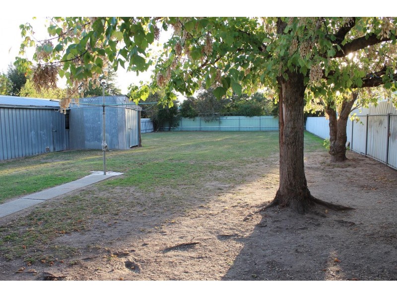 317 Wahroonga Road, Lavington NSW 2641