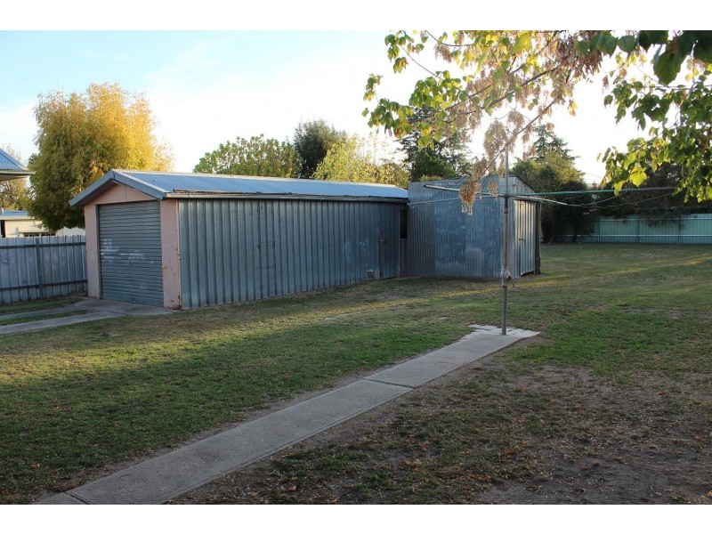317 Wahroonga Road, Lavington NSW 2641