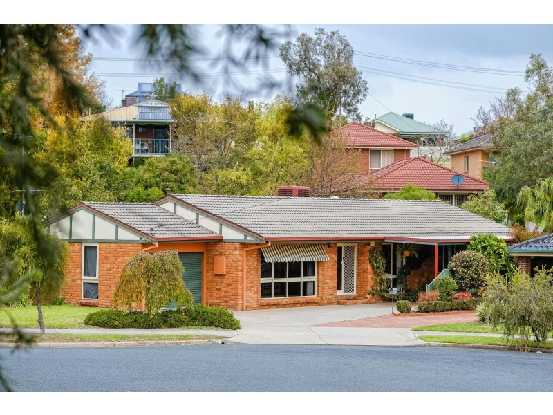 359 Woodstock Court, East Albury NSW 2640