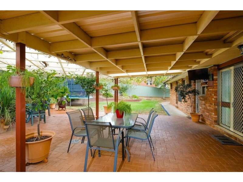 359 Woodstock Court, East Albury NSW 2640