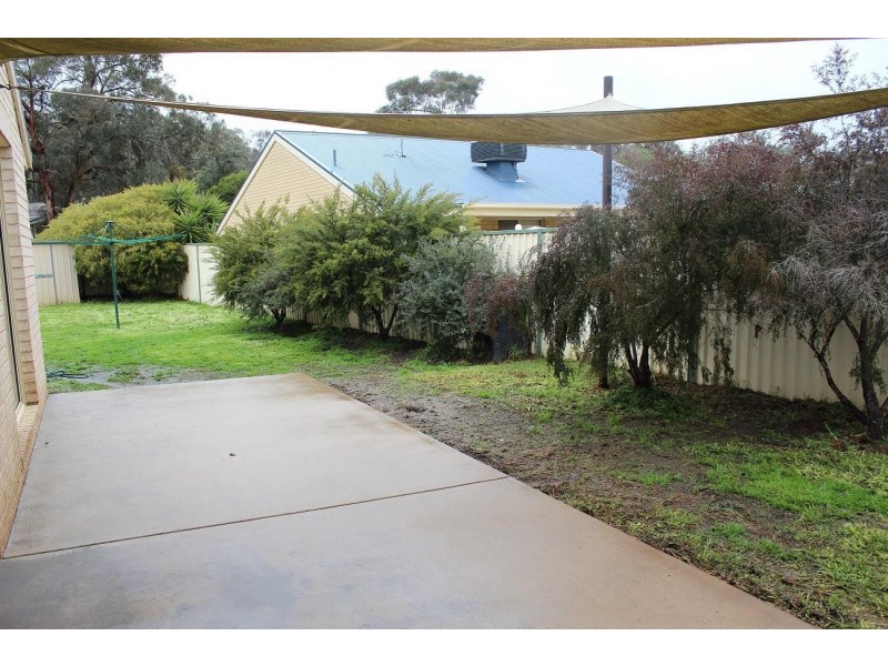 63 Kurrajong Crescent, West Albury NSW 2640