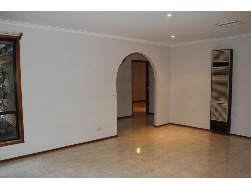 4 Benn Crescent, West Albury NSW 2640