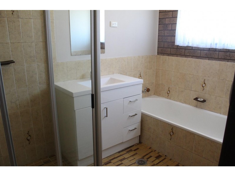 1/572 Mair Street, Lavington NSW 2641