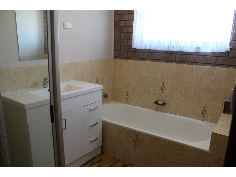 1/572 Mair Street, Lavington NSW 2641