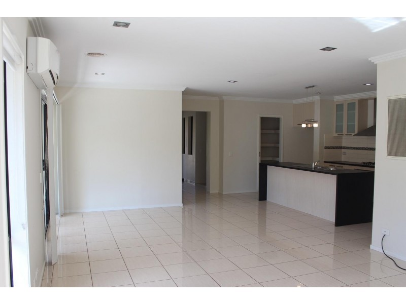 25 Kurrajong Crescent, West Albury NSW 2640