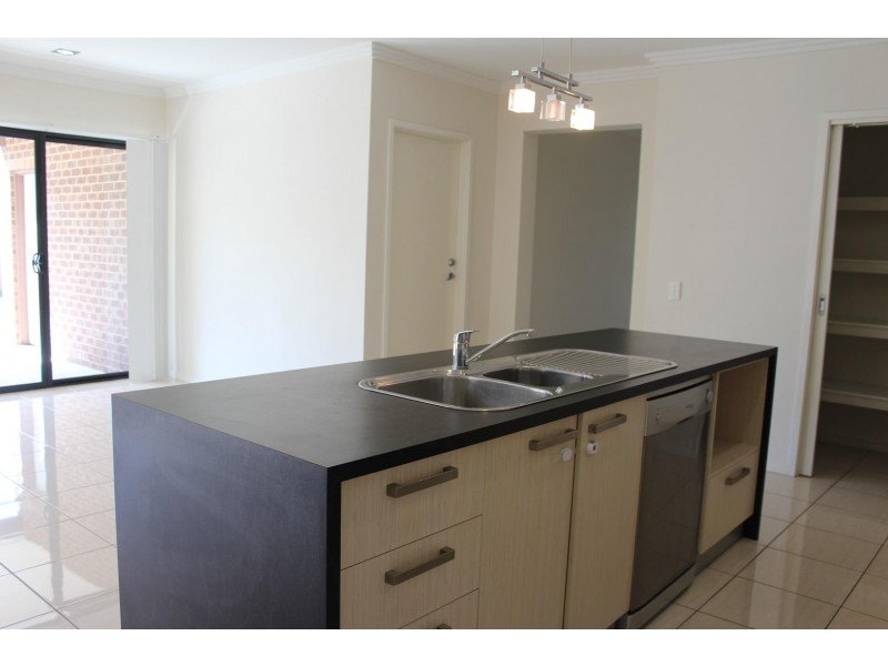 25 Kurrajong Crescent, West Albury NSW 2640