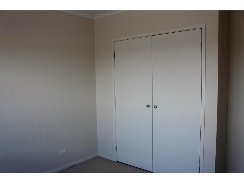 25 Kurrajong Crescent, West Albury NSW 2640