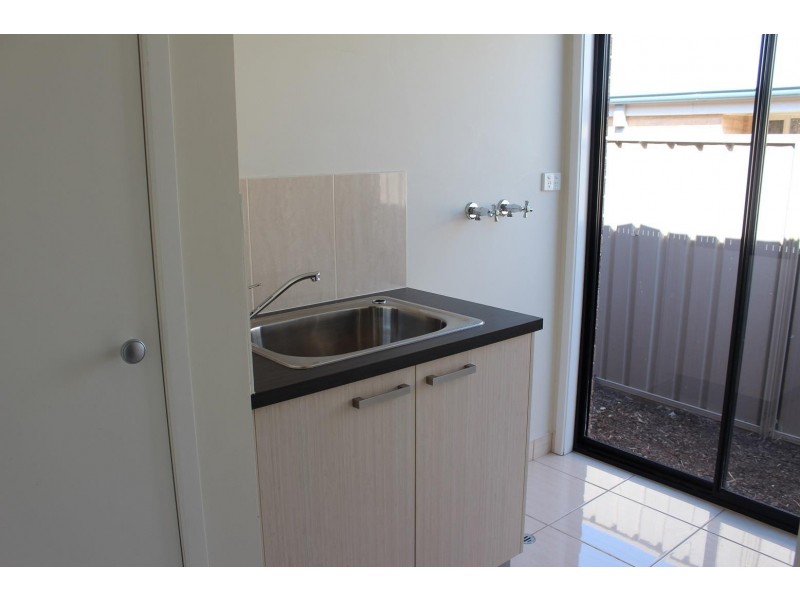 25 Kurrajong Crescent, West Albury NSW 2640