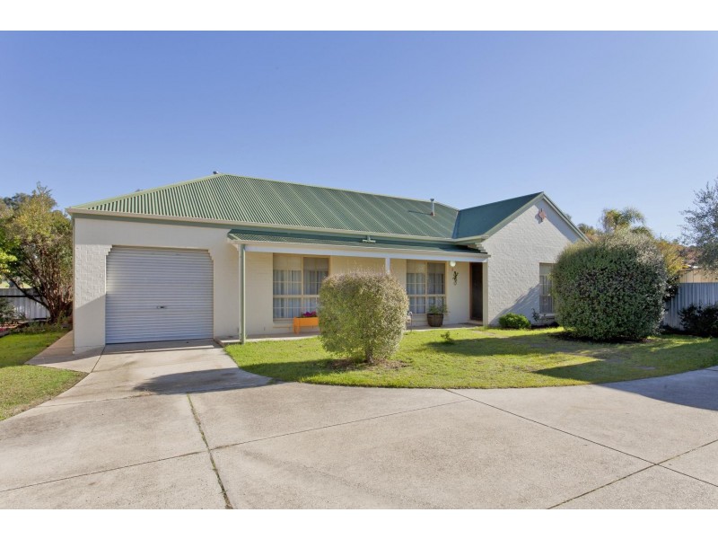 2/577 Webb Street Street, Lavington NSW 2641