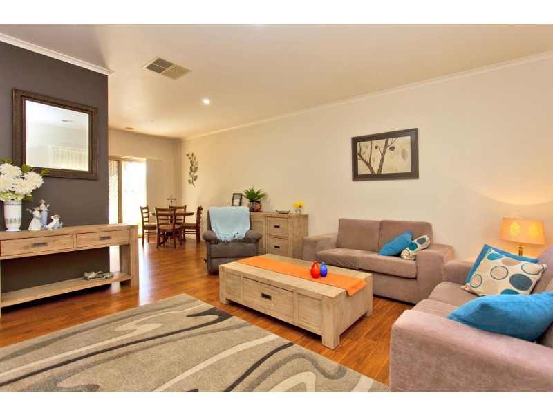 2/577 Webb Street Street, Lavington NSW 2641
