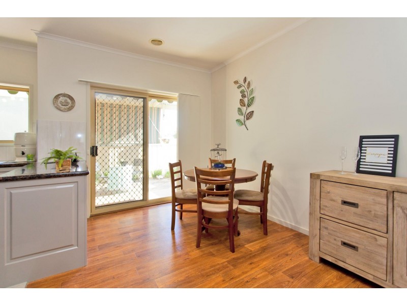 2/577 Webb Street Street, Lavington NSW 2641
