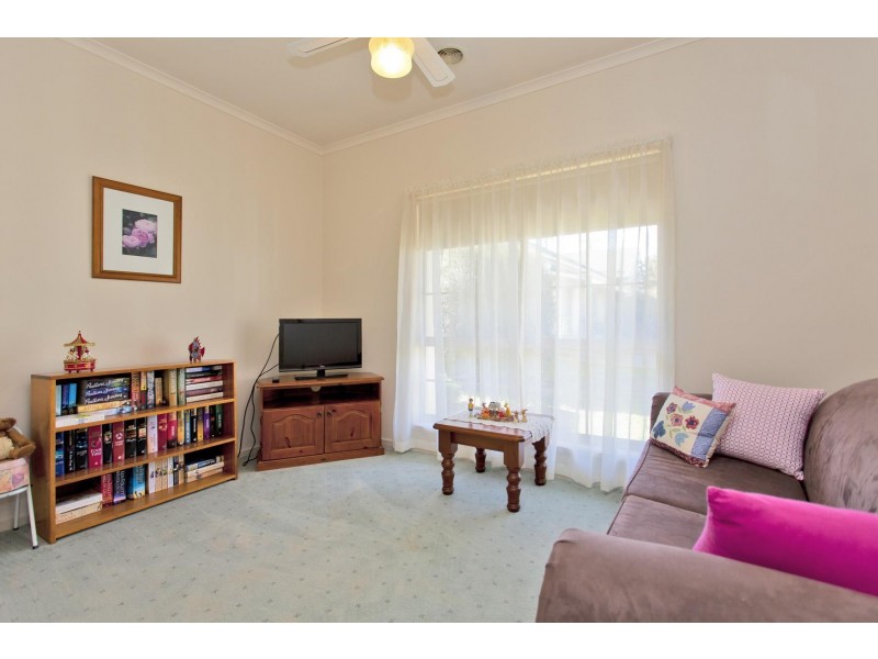 2/577 Webb Street Street, Lavington NSW 2641