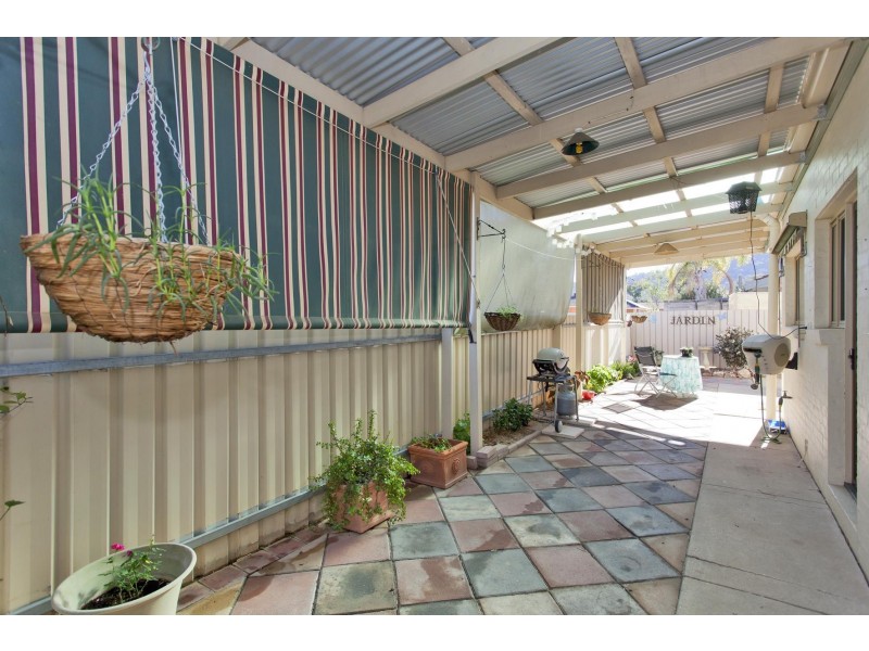 2/577 Webb Street Street, Lavington NSW 2641