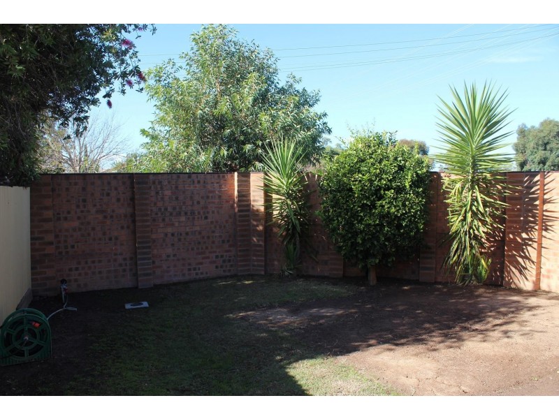 2/424 Kaylock Road, Lavington NSW 2641