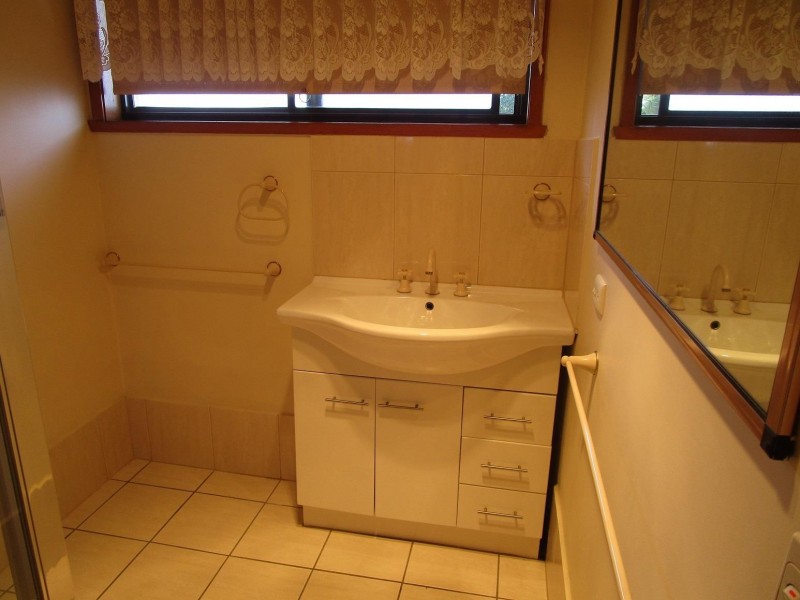 4/379 Parnall Street, Lavington NSW 2641