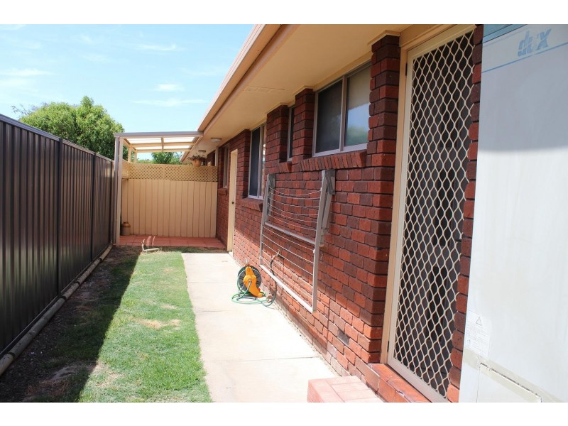 4/379 Parnall Street, Lavington NSW 2641