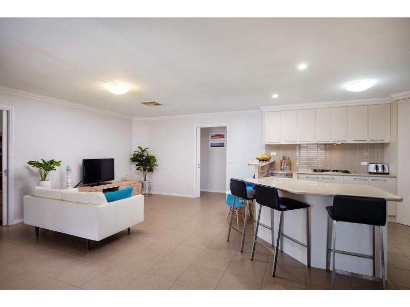 54 Honeyeater Circuit, Thurgoona NSW 2640