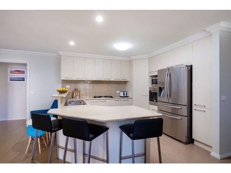 54 Honeyeater Circuit, Thurgoona NSW 2640