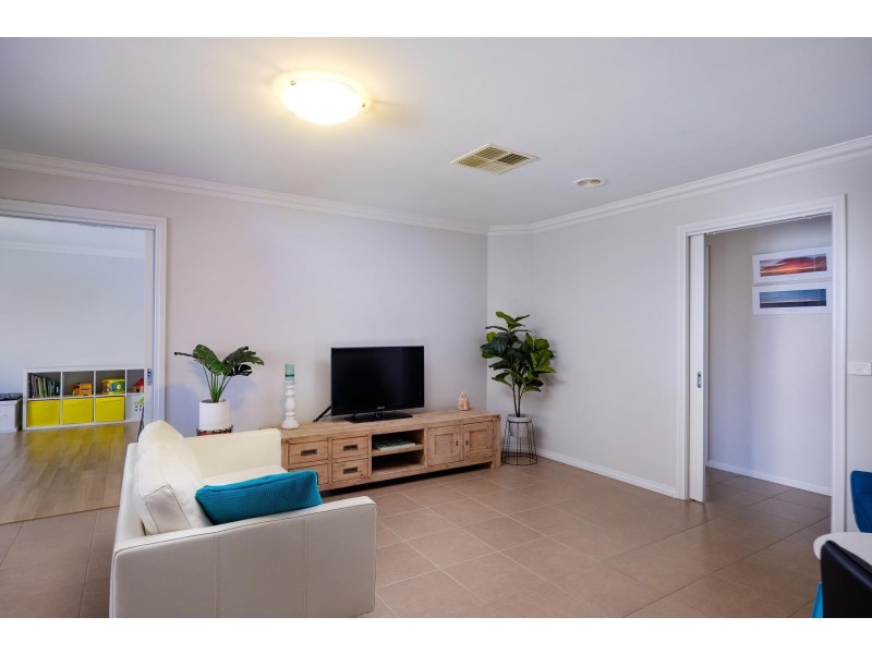 54 Honeyeater Circuit, Thurgoona NSW 2640