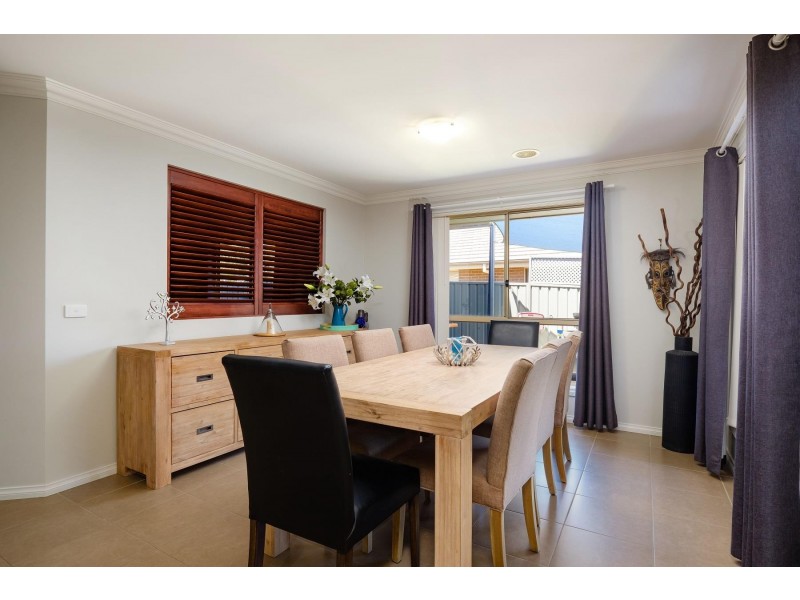 54 Honeyeater Circuit, Thurgoona NSW 2640