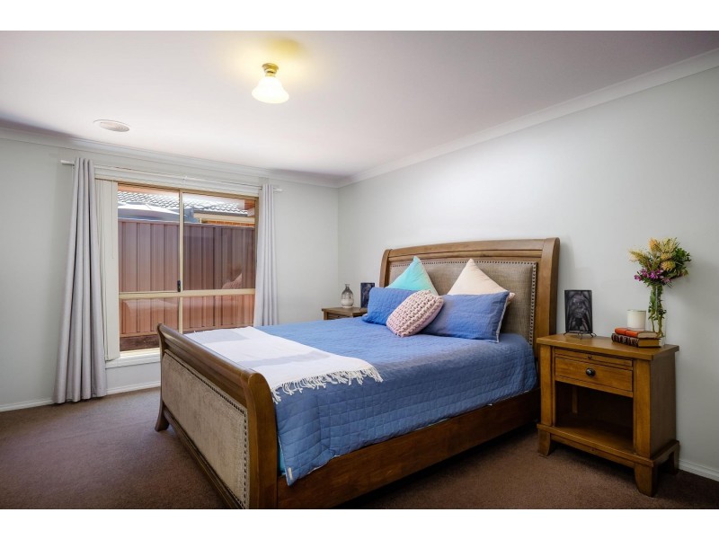 54 Honeyeater Circuit, Thurgoona NSW 2640