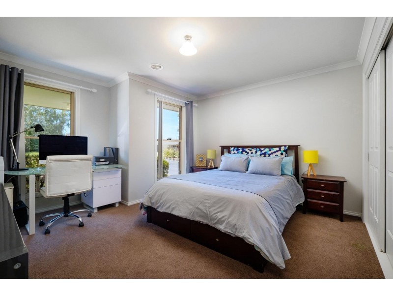 54 Honeyeater Circuit, Thurgoona NSW 2640