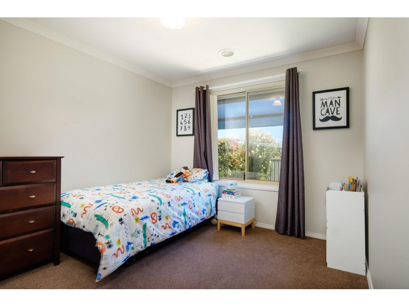 54 Honeyeater Circuit, Thurgoona NSW 2640