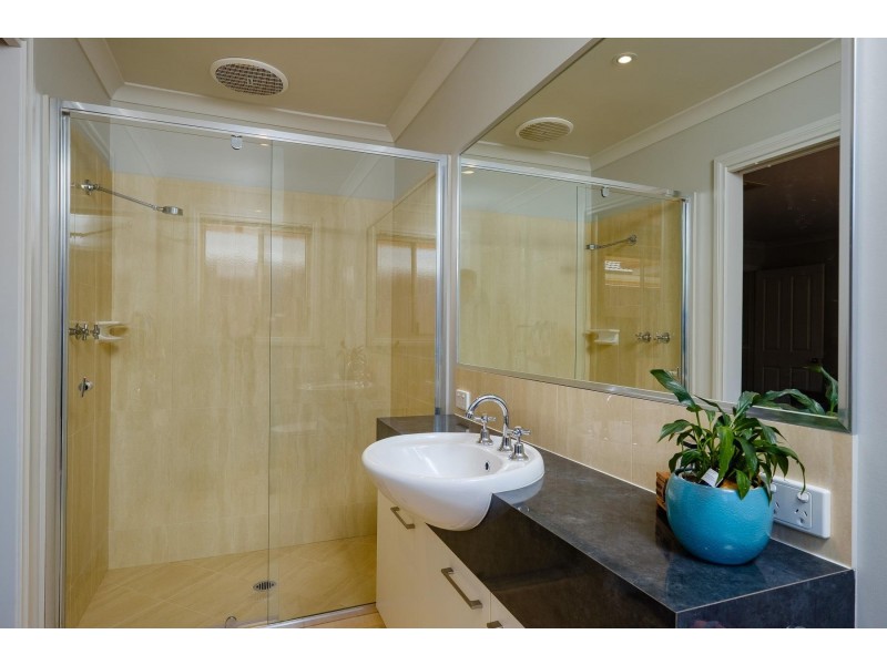 54 Honeyeater Circuit, Thurgoona NSW 2640