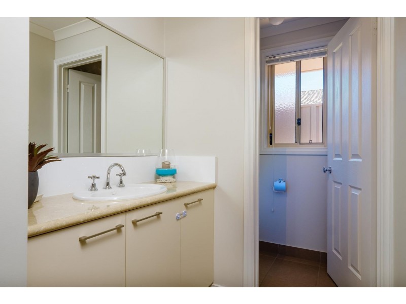 54 Honeyeater Circuit, Thurgoona NSW 2640