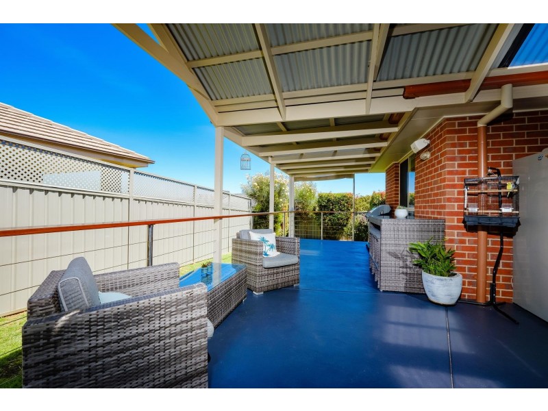 54 Honeyeater Circuit, Thurgoona NSW 2640