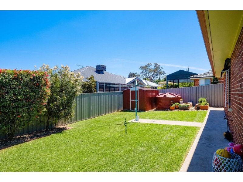 54 Honeyeater Circuit, Thurgoona NSW 2640