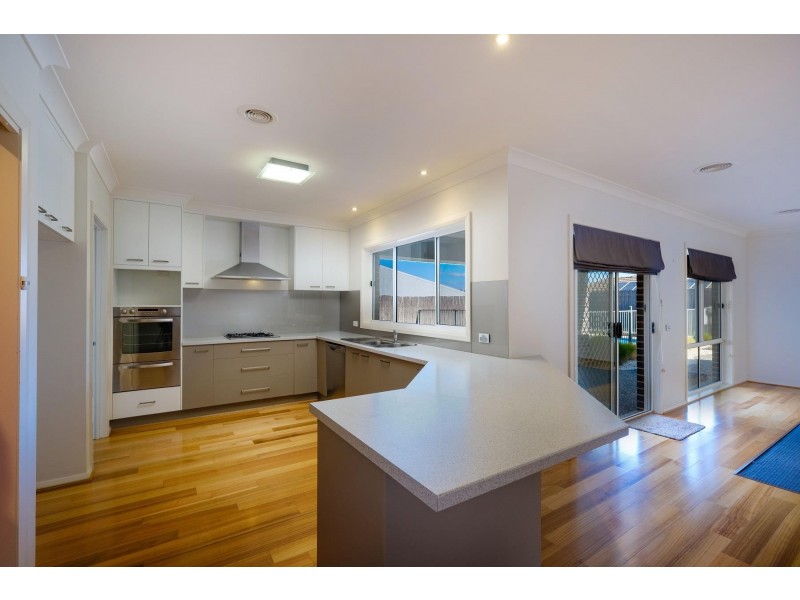 17 Treecreeper Street, Thurgoona NSW 2640