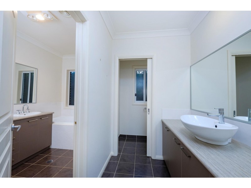 17 Treecreeper Street, Thurgoona NSW 2640