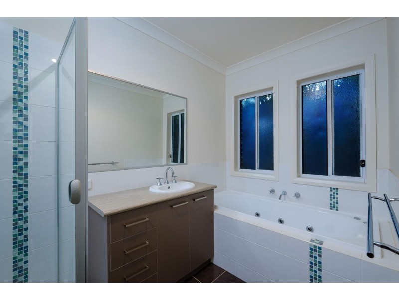 17 Treecreeper Street, Thurgoona NSW 2640