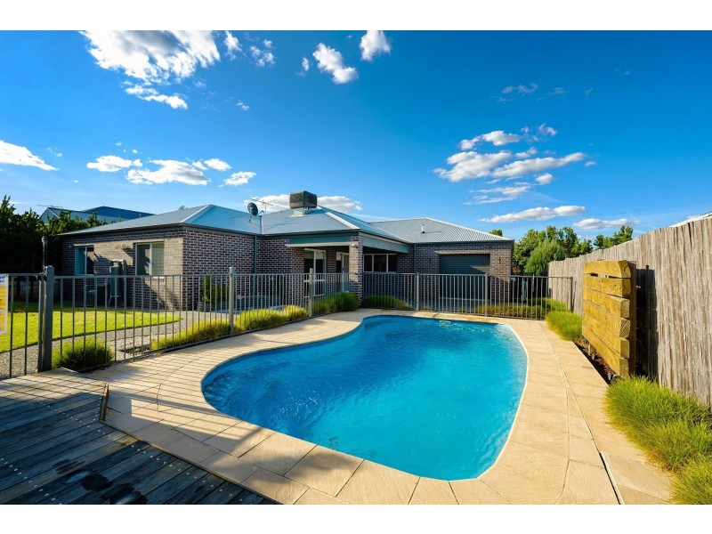 17 Treecreeper Street, Thurgoona NSW 2640
