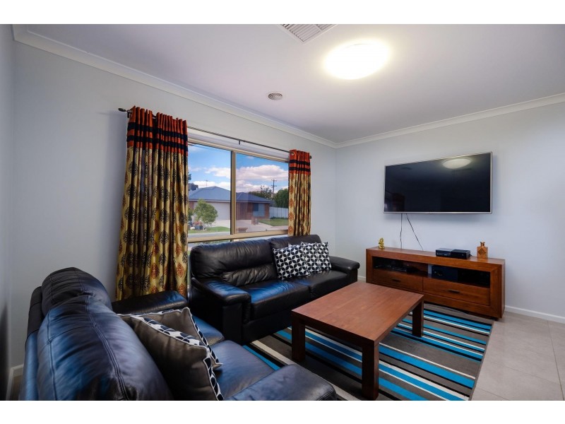 7 Cobby Court, Lavington NSW 2641