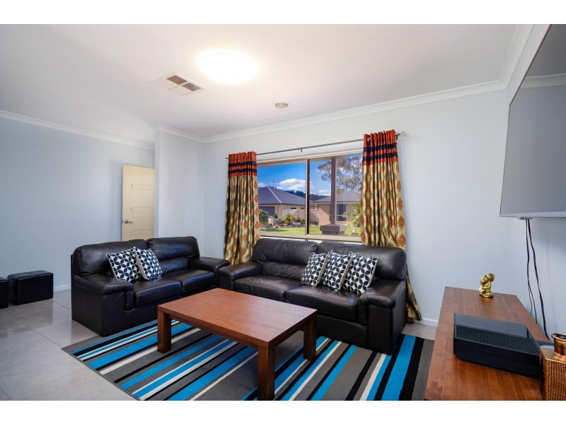 7 Cobby Court, Lavington NSW 2641