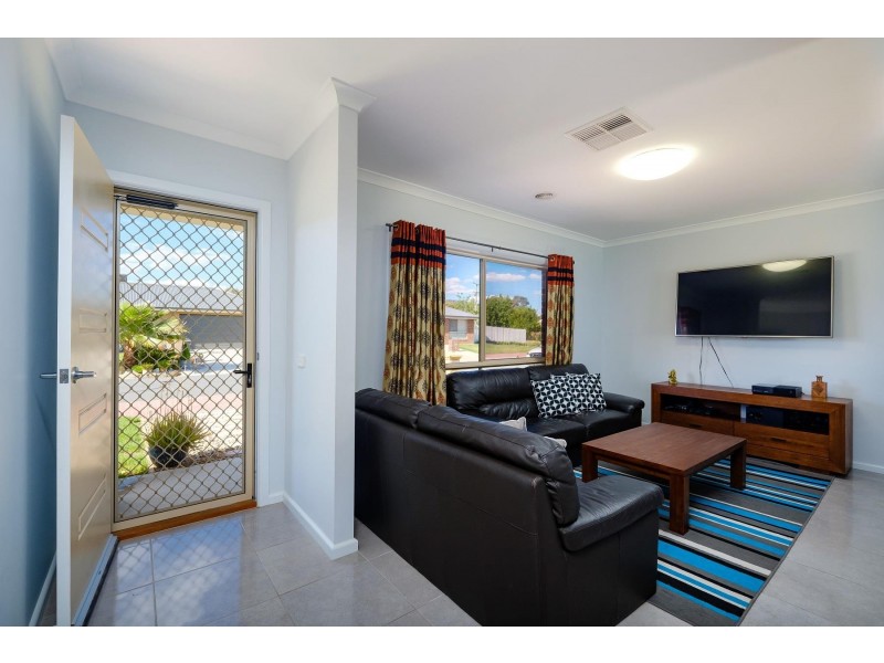 7 Cobby Court, Lavington NSW 2641