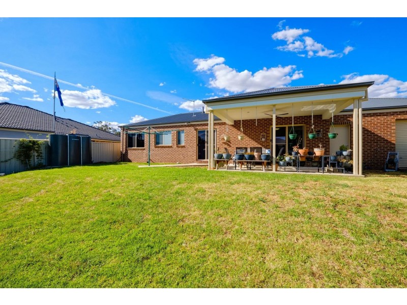 7 Cobby Court, Lavington NSW 2641