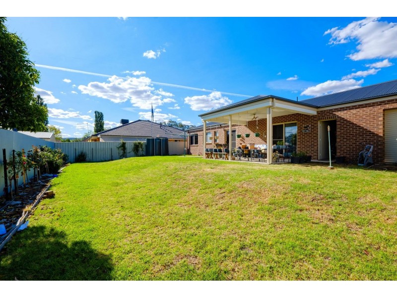 7 Cobby Court, Lavington NSW 2641