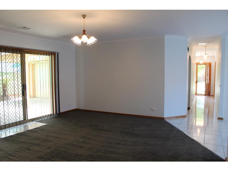 549 Iluka Crescent, Lavington NSW 2641