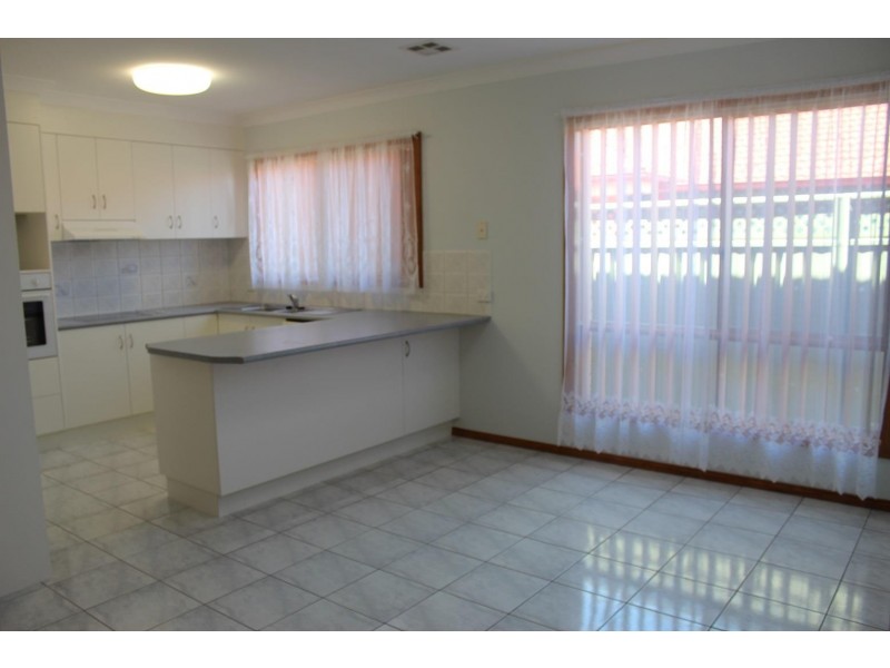549 Iluka Crescent, Lavington NSW 2641
