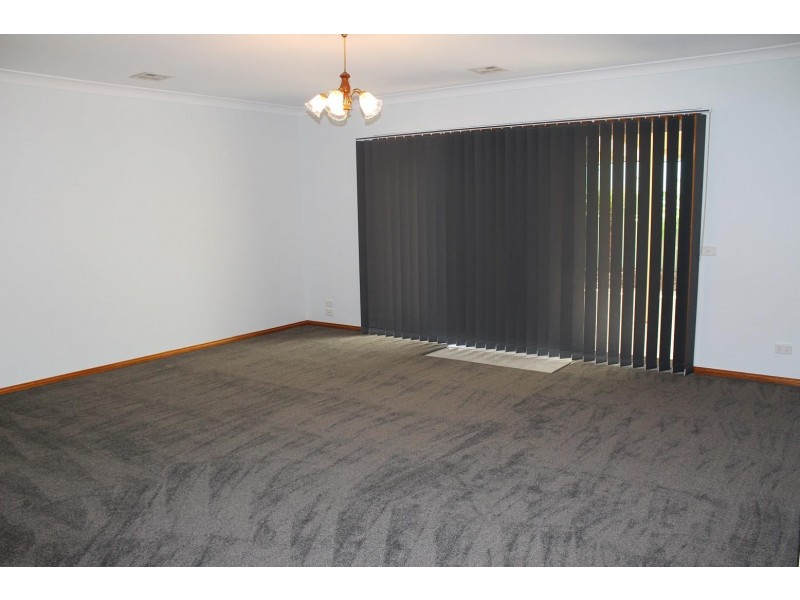 549 Iluka Crescent, Lavington NSW 2641