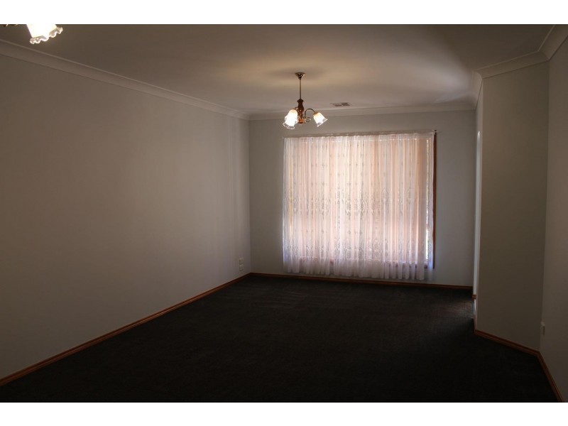 549 Iluka Crescent, Lavington NSW 2641