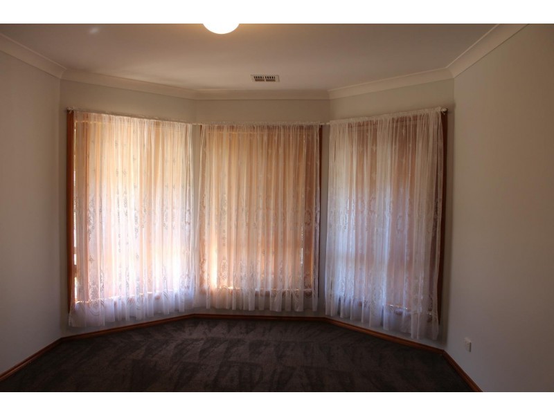 549 Iluka Crescent, Lavington NSW 2641