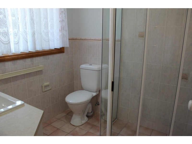 549 Iluka Crescent, Lavington NSW 2641